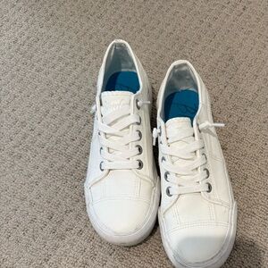 Women's White Casual Sneakers